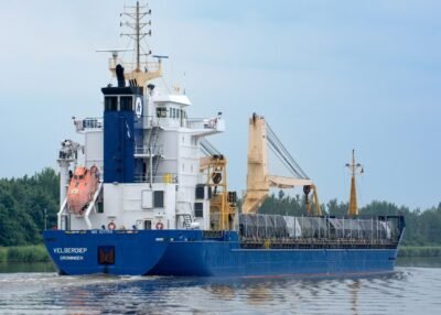 Velserdiep in Kiel Canal passing Burg, 27-06-2014