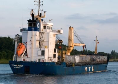 Vennendiep in Kiel Canal passing Rendsburg, 30-05-2014