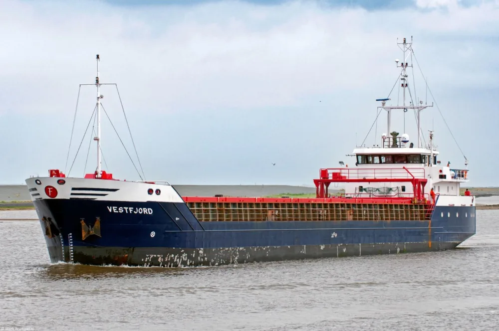 Vestfjord arriving in Delfzijl, 30-06-2013