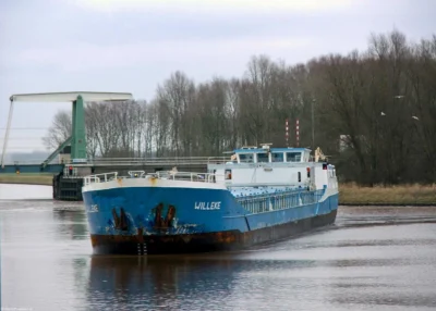 Willeke entering Winschoterdiep at Zuidbroek, 03-02-2006