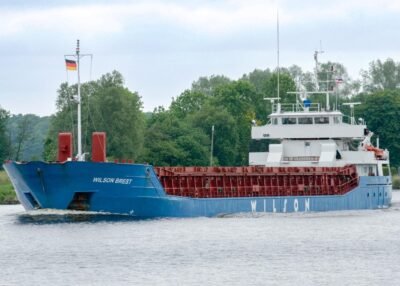 Wilson Brest in Kiel Canal passing Breiholz, 31-05-2014