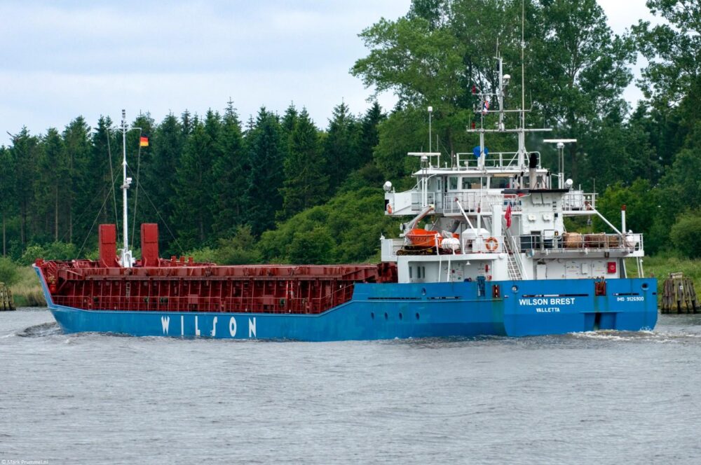 Wilson Brest in Kiel Canal passing Breiholz, 31-05-2014