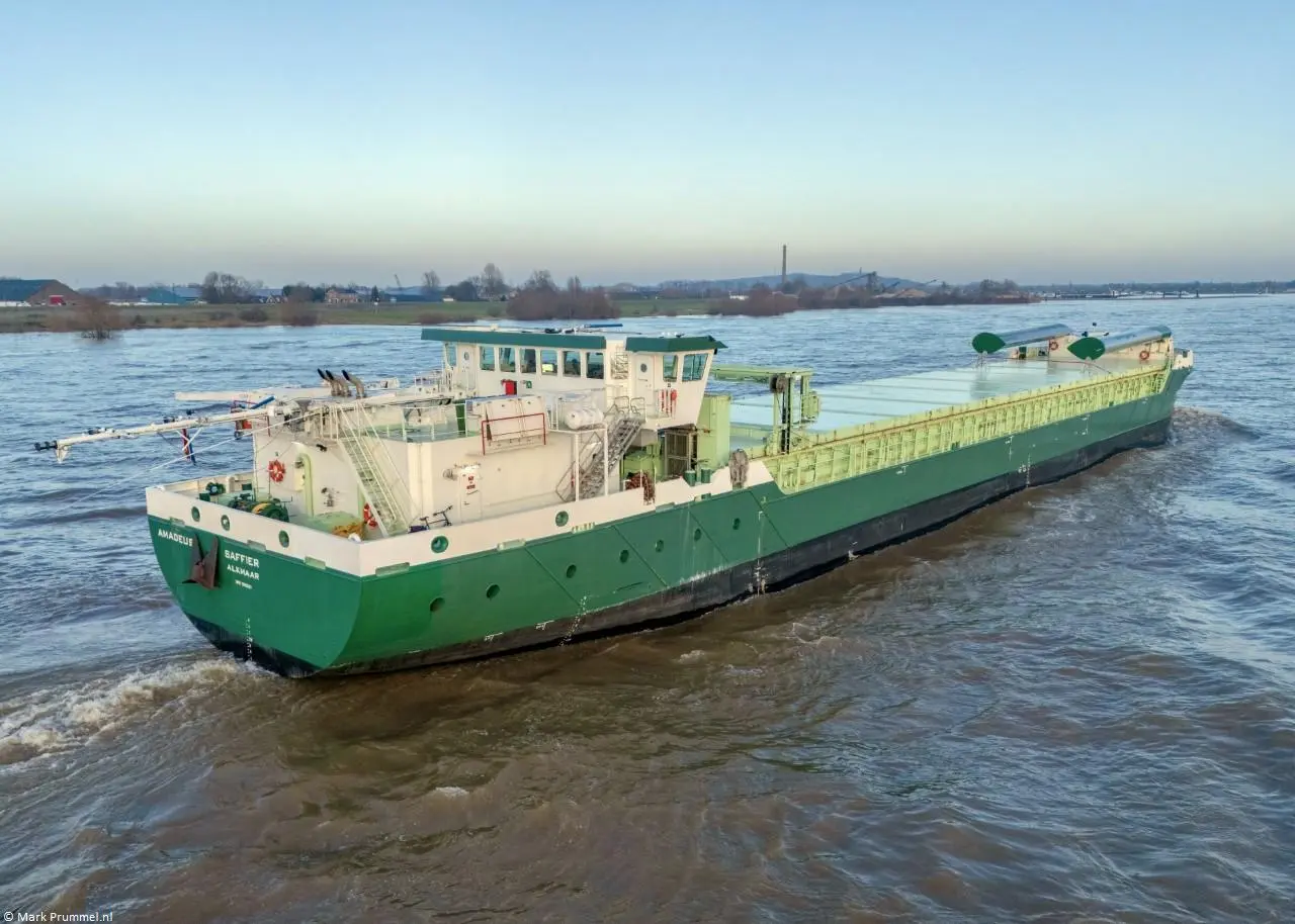 Amadeus Saffier on river Rhine passing Spijk, 31-01-2025 Amadeus Saffier on river Rhine passing Spijk, 31-01-2025