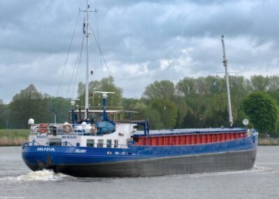 Jeanny in Kiel Canal passing Burg, 12-05-2013