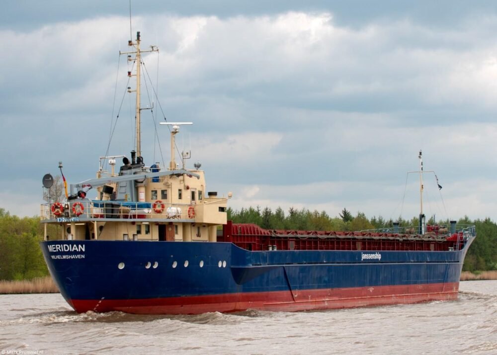 Meridian in Kiel Canal passing Breiholz, 10-05-2013