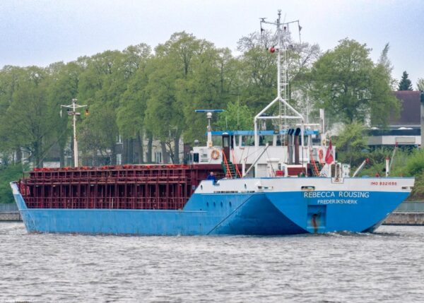 Rebecca Rousing in Kiel Canal passing Burg, 09-05-2013