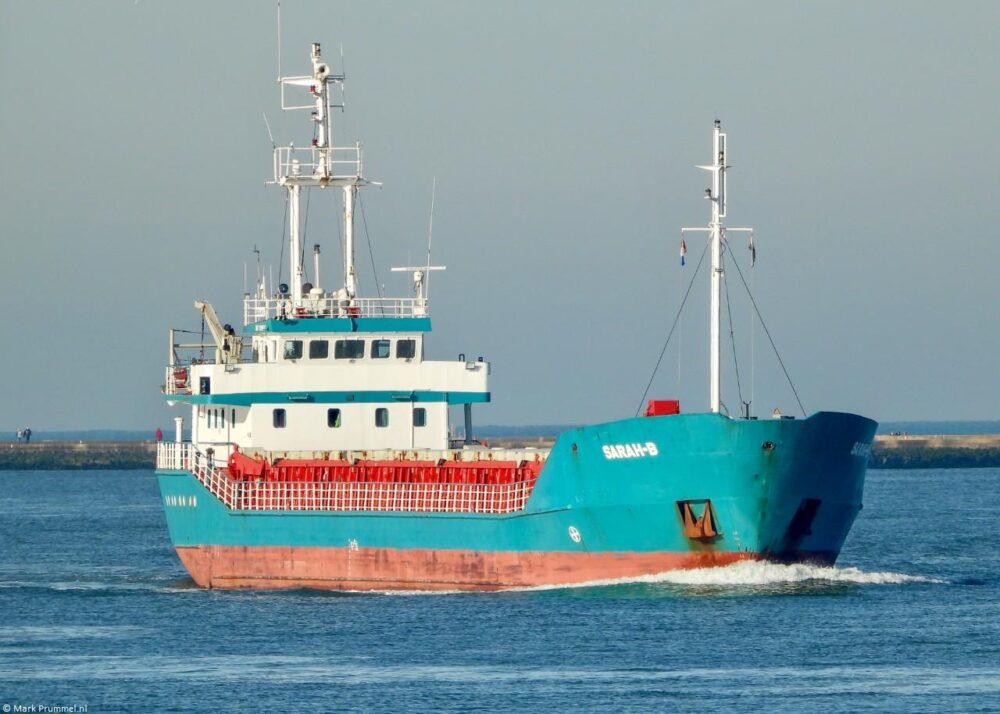 Sarah-B inbound Rotterdam passing Hook of Holland, 12-11-2022