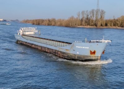 Westewind on river Rhine passing Emmerich, 19-02-2025