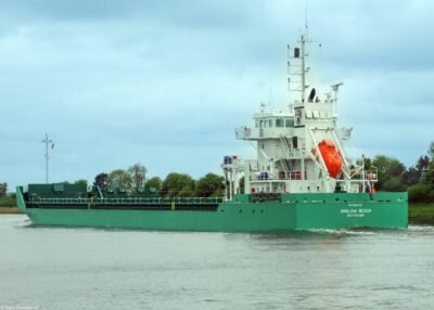 Arklow Beach in Kiel Canal passing Breiholz, 14-05-2015