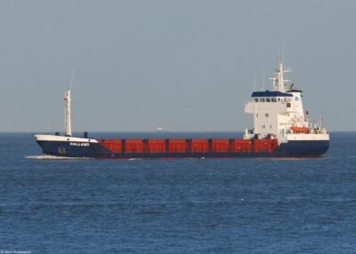 Halland on river Elbe passing Cuxhaven, 29-03-2008