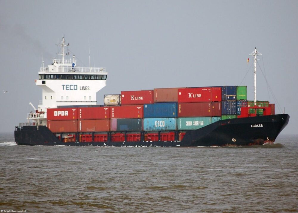 Kurkse on river Elbe passing Cuxhaven, 18-02-2007