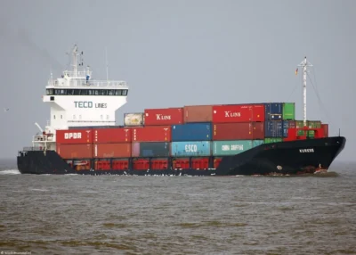 Kurkse on river Elbe passing Cuxhaven, 18-02-2007
