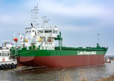 Nossan passing Farmsum underway to open waters, 24-03-2025