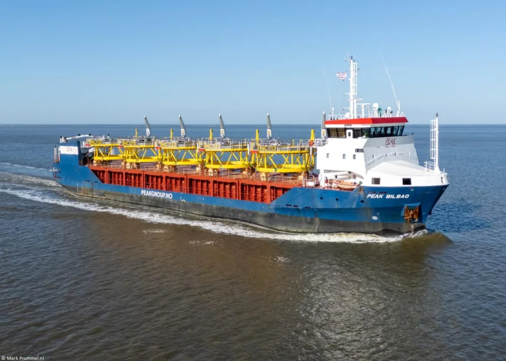 Peak Bilbao on river Ems passing Borkum, 12-04-2025