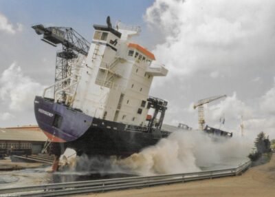 Veersediep launched at Bodewes Scheepswerven B.V., 17-08-2001