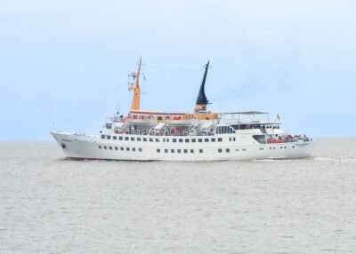 Atlantis departing from Cuxhaven, 08-10-2006