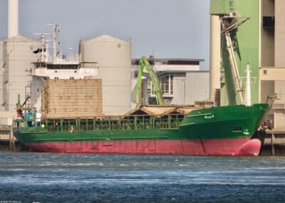 Elli F discharging in Eemshaven, 04-02-2025