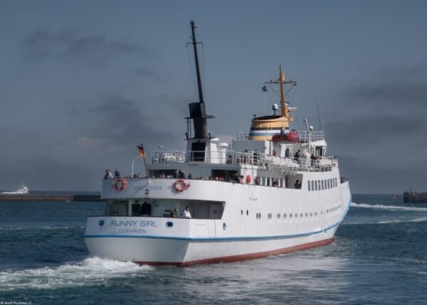 Funny Girl departing from Heligoland, 17-05-2025