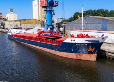 Bon Vivant moored in Rensburg, 21-06-2025