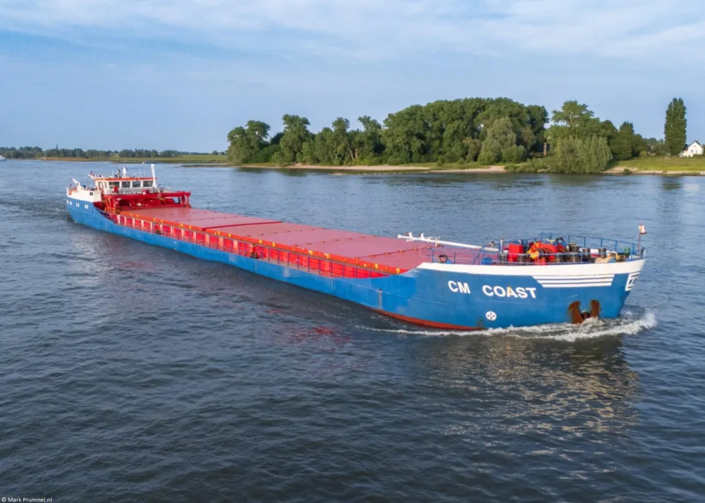 CM Coast on river Waal passing Tiel, 16-06-2025