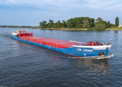 CM Coast on river Waal passing Tiel, 16-06-2025