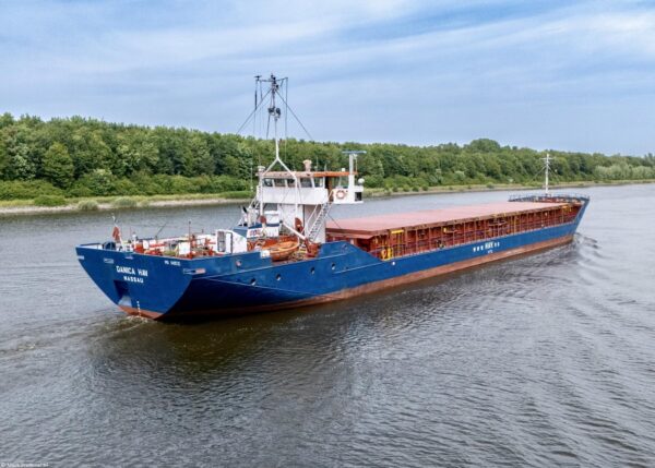 Danica Hav in Kiel Canal passing Fischerhütte, 22-05-2025