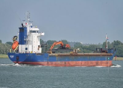 Edmy inbound Rotterdam passing Rozenburg, 09-06-2025