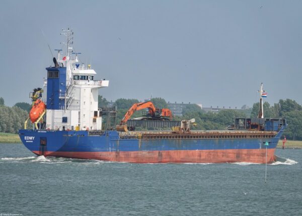 Edmy inbound Rotterdam passing Rozenburg, 09-06-2025