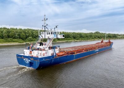 Hav Dolphin passing Fischerhütte in Kiel Canal, 22-06-2025