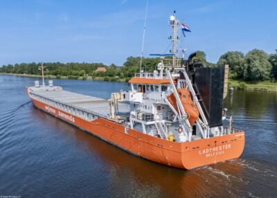 Lady Hester passing Breiholz in Kiel Canal, 20-06-2025