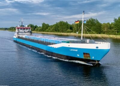 Leonie passing Breiholz in Kiel Canal, 22-06-2025