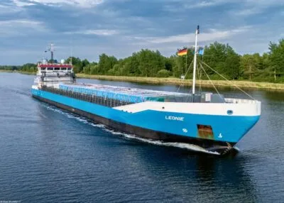 Leonie passing Breiholz in Kiel Canal, 22-06-2025