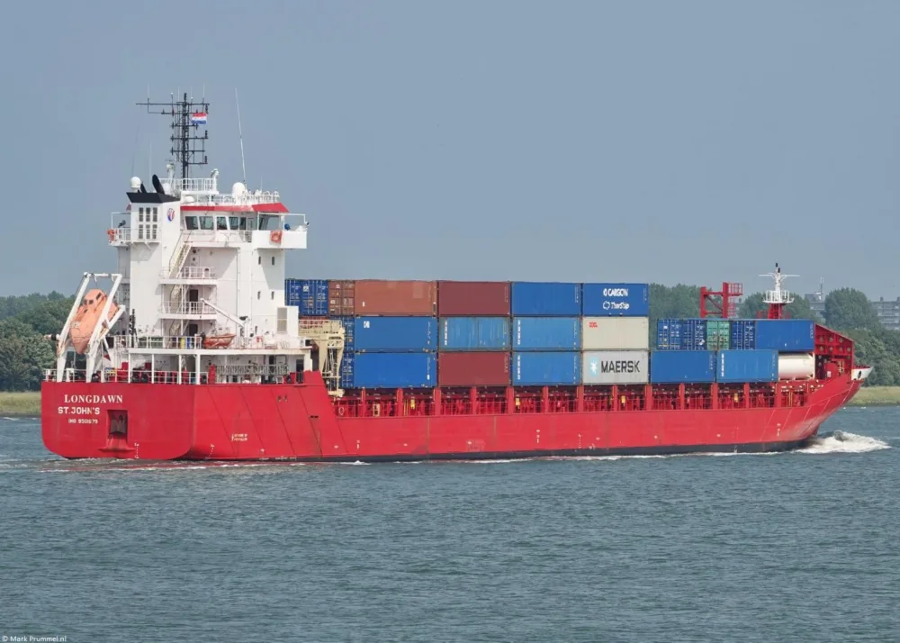 Longdawn inbound Rotterdam passing Rozenburg, 09-06-2025