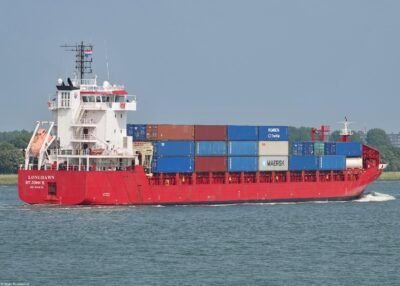 Longdawn inbound Rotterdam passing Rozenburg, 09-06-2025