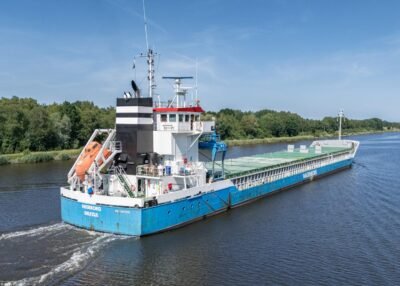 Neerborg passing Oldenbüttel in Kiel Canal, 21-06-2025