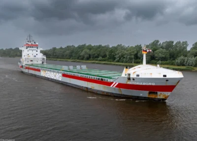 Victoriaborg passing Oldenbüttel in Kiel Canal, 23-06-2025