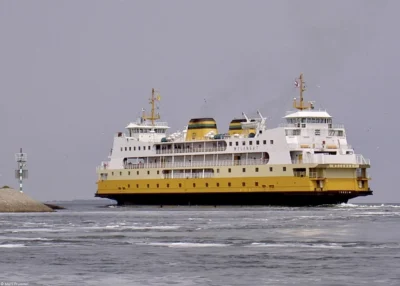 Molengat deparing from Texel, 03-07-2005