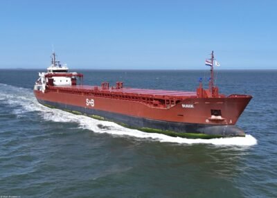 Bugoe on river Ems bound for Delfzijl, 08-08-2025