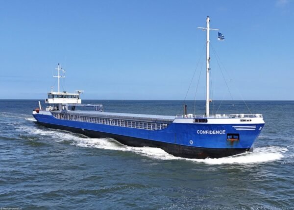 Confidence on river Ems bound for Eemshaven, 08-08-2025