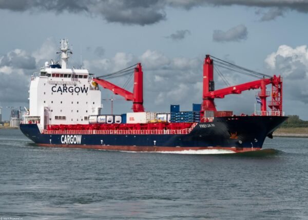 Freyja W inbound Rotterdam passing Rozenburg, 14-09-2025