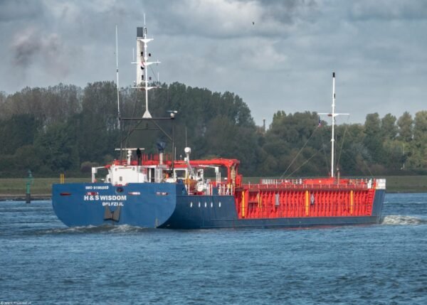 H&S Wisdom outbound Rotterdam passing Rozenburg, 14-09-2025