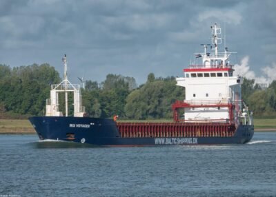 Rix Voyager inbound Rotterdam passing Rozenburg, 14-09-2025