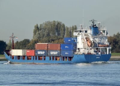 Thea II outbound Rotterdam passing Rozenburg, 12-11-2022