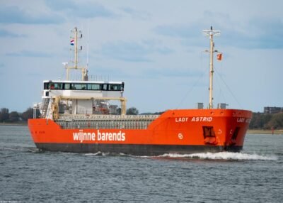Lady Astrid inbound Rotterdam passing Rozenburg, 18-10-2025