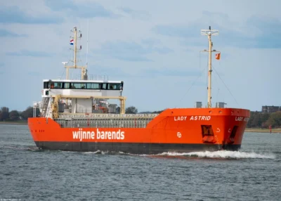 Lady Astrid inbound Rotterdam passing Rozenburg, 18-10-2025