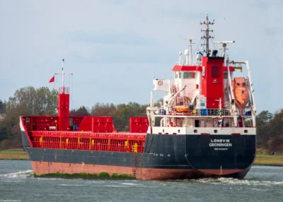 Longvik outbound Rotterdam passing Rozenburg, 18-10-2025