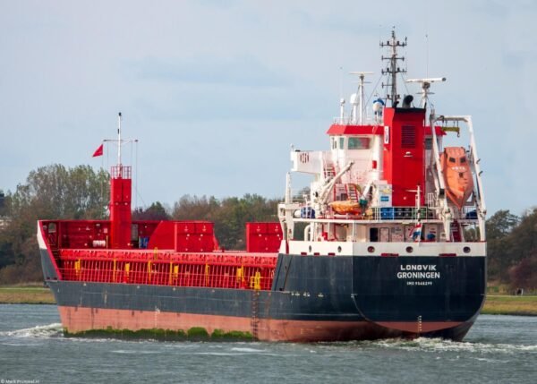 Longvik outbound Rotterdam passing Rozenburg, 18-10-2025