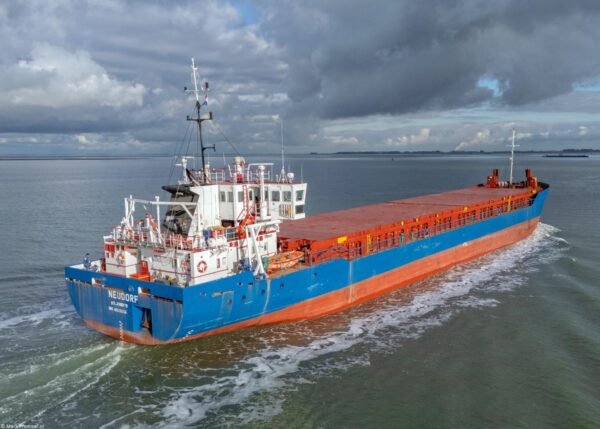 Neudorf arriving in Terneuzen, 14-10-2025