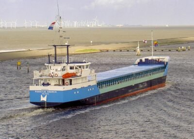 Marietje Andrea leaving Delfzijl, 19-08-2004