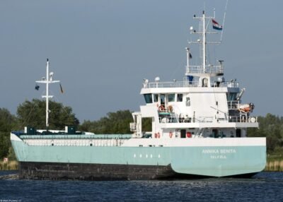 Annika Benita in Kiel Canal passing Breiholz, 30-05-2014
